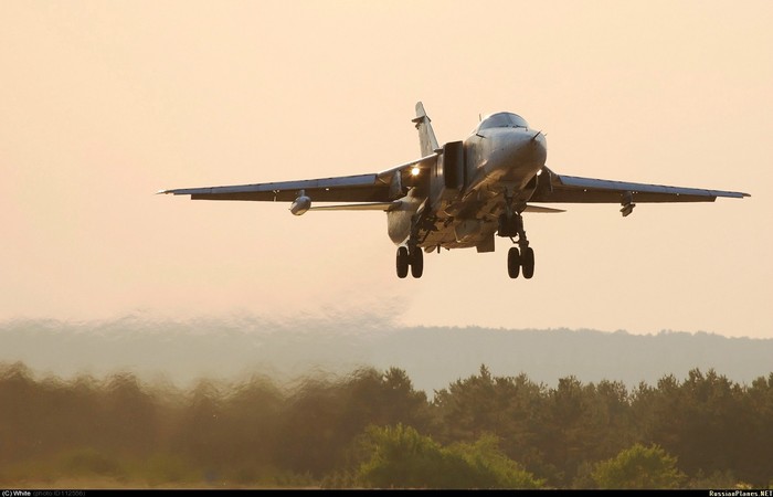 Ném bom tiền phương Su-24